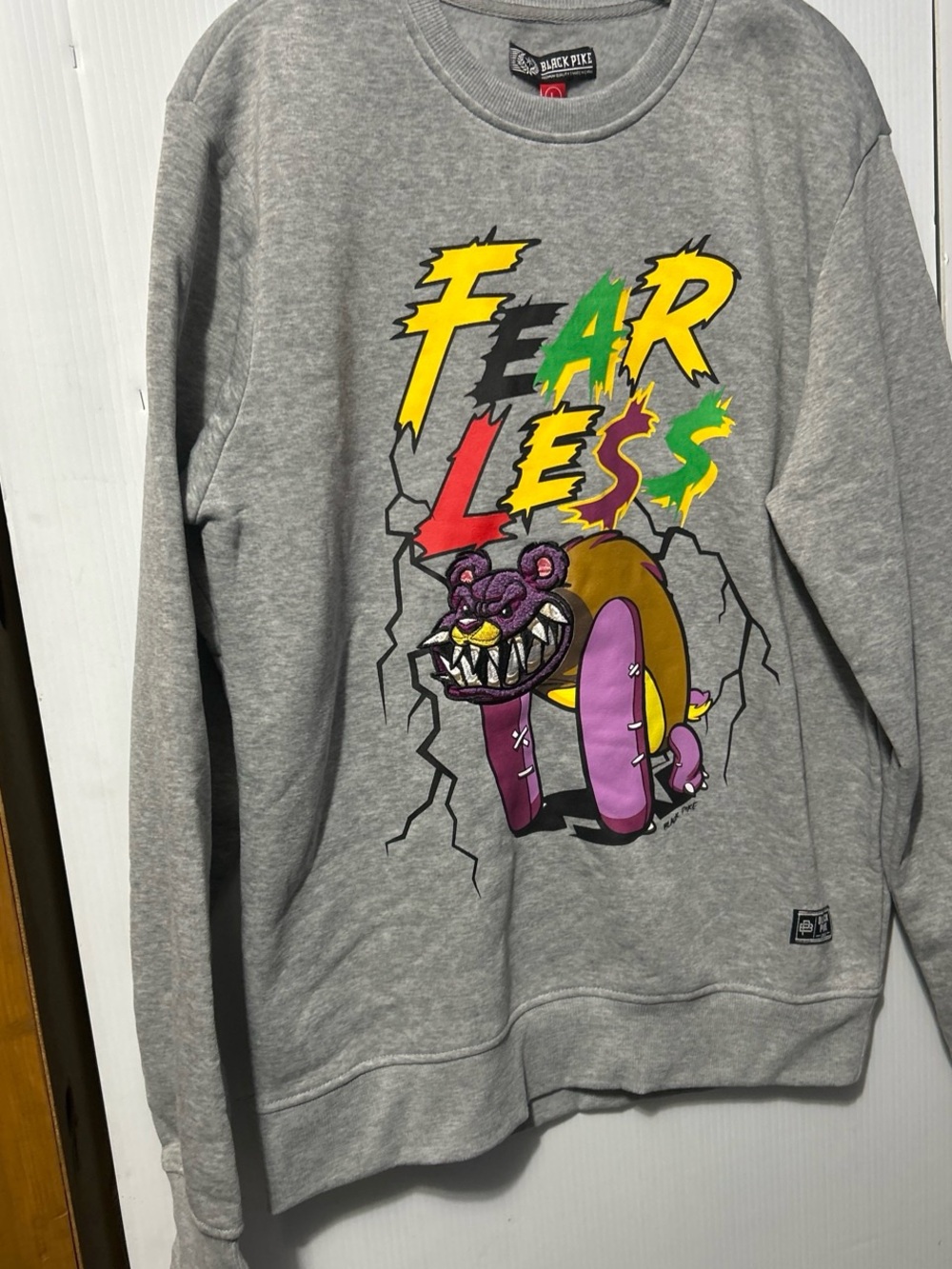 Black Pike Men’s Gray 'Fearless' Graphic Crewneck Sweatshirt